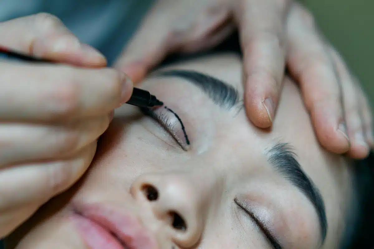 Les risques et bénéfices de la chirurgie esthétique pour les personnes âgées