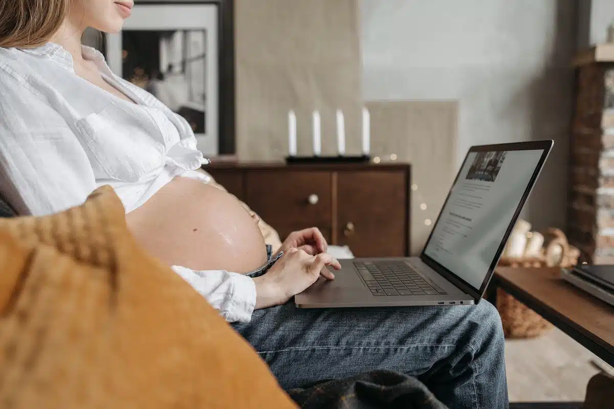 Gérer les nausées matinales pendant la grossesse : conseils essentiels et astuces pratiques