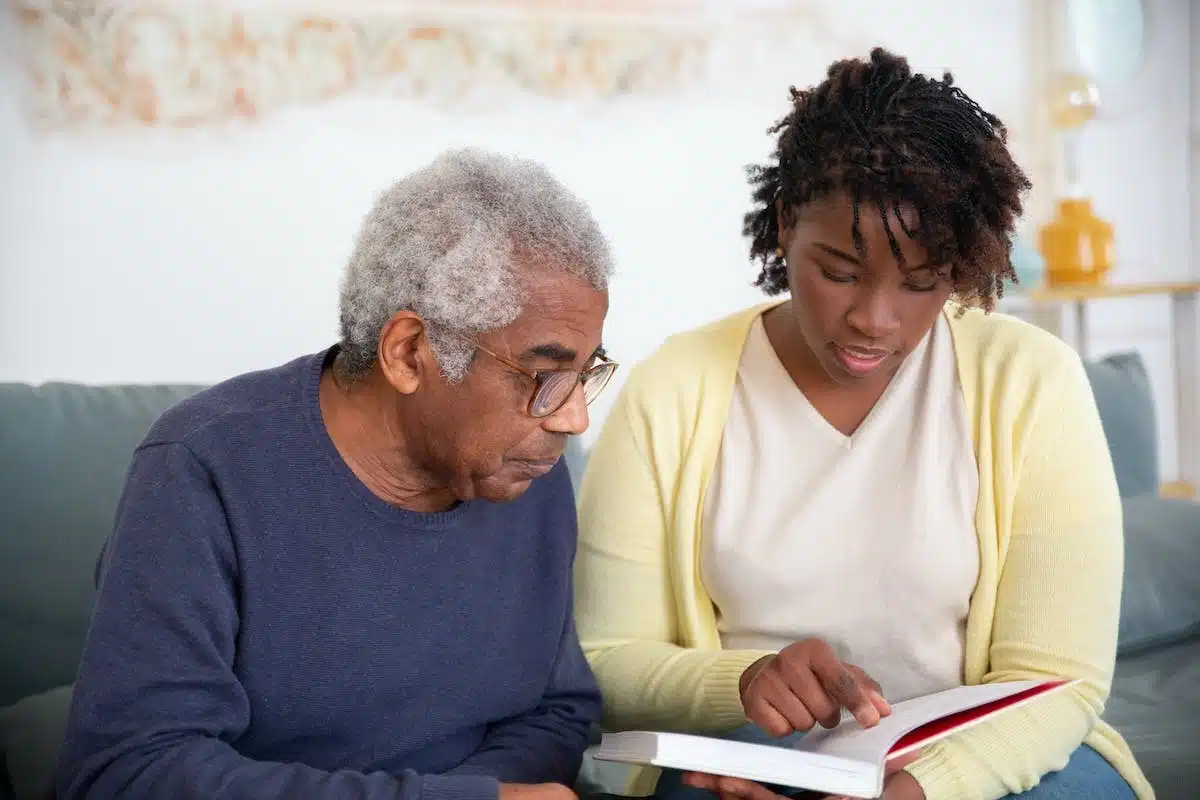 Les activités sociales et culturelles essentielles au bien-être des seniors