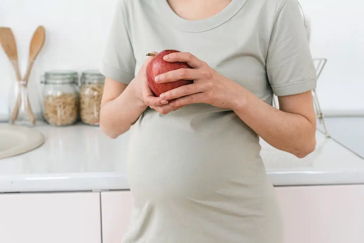 Grossesse et alimentation : les aliments recommandés et à éviter pour une santé optimale