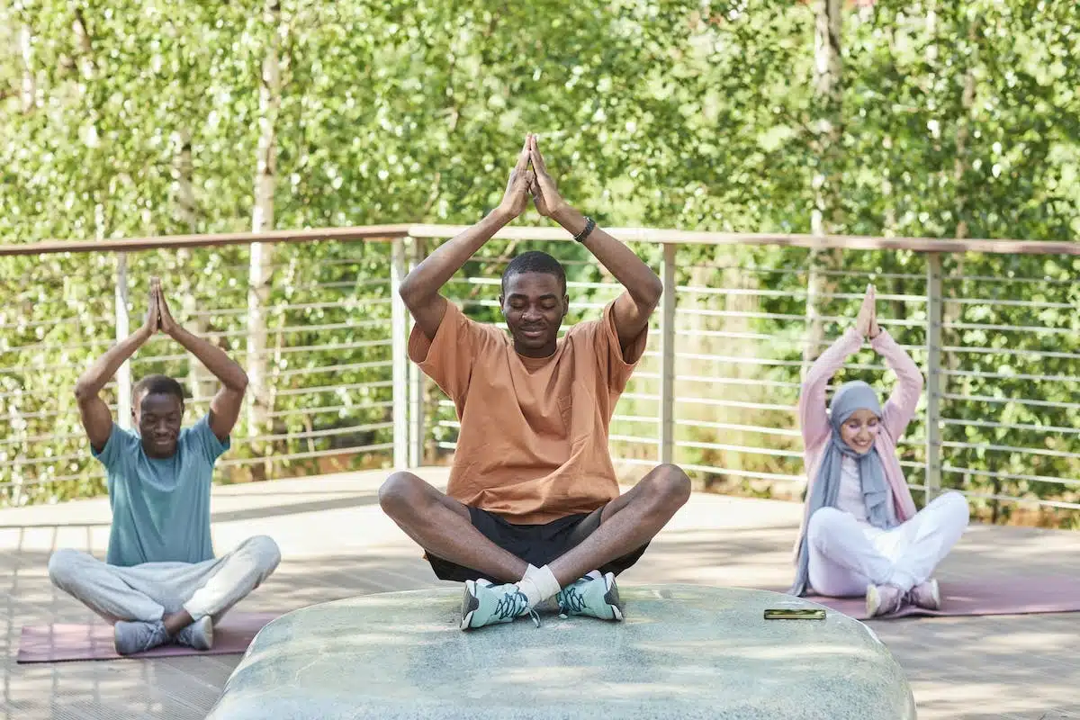 Les bénéfices de la méditation pour améliorer le bien-être des seniors