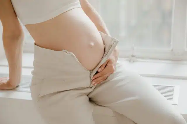 Les fluctuations hormonales pendant la grossesse : impacts sur le corps et l’humeur