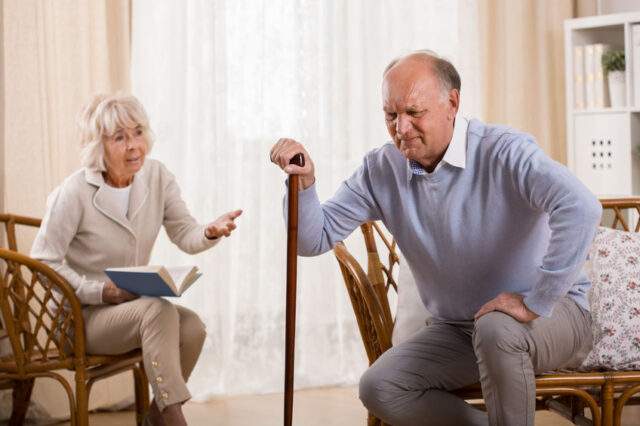 Assistance aux seniors en situation financière précaire : quelles options ?