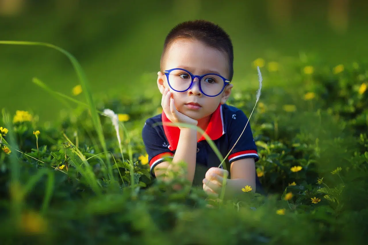 Bien choisir les lunettes de son enfant : pourquoi c’est important ?