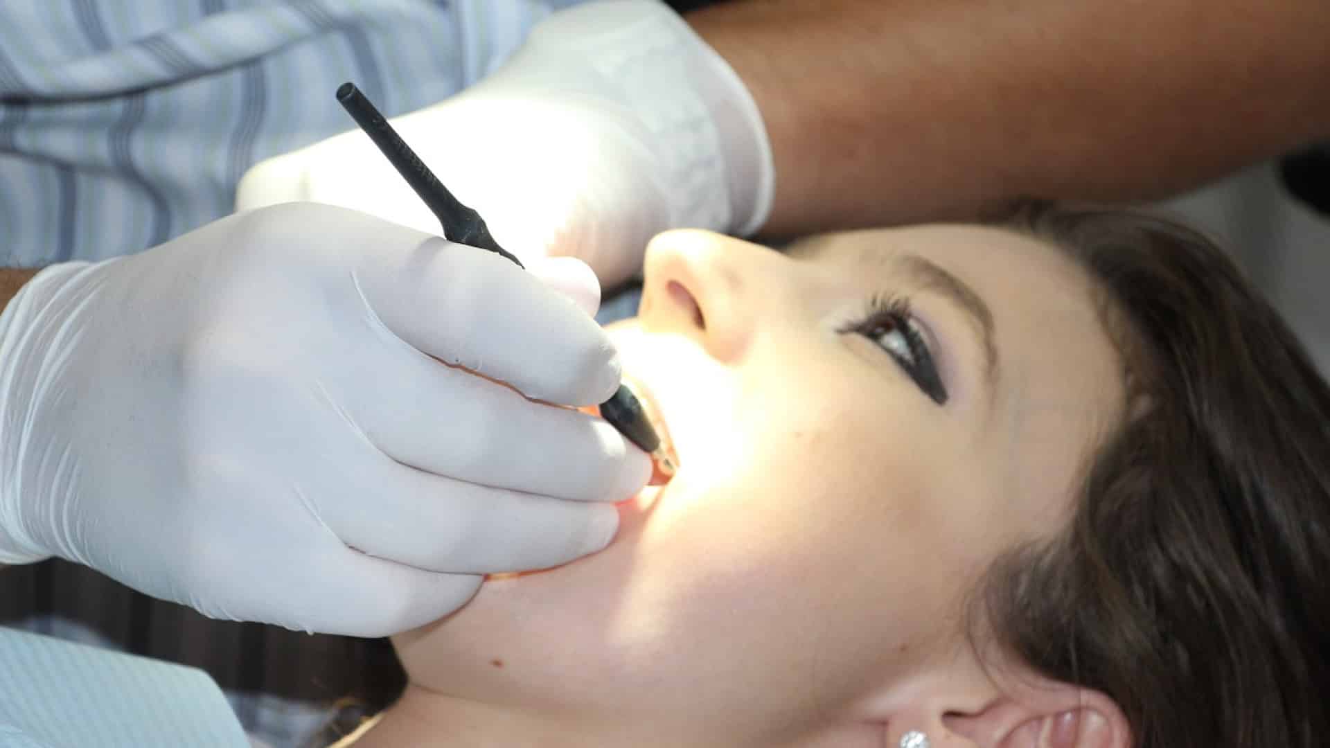 Pourquoi opter pour la solution dentaire Invisalign ?