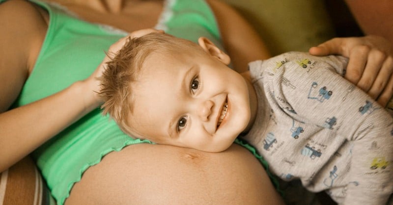 Quand annoncer la naissance d’un petit frère ?